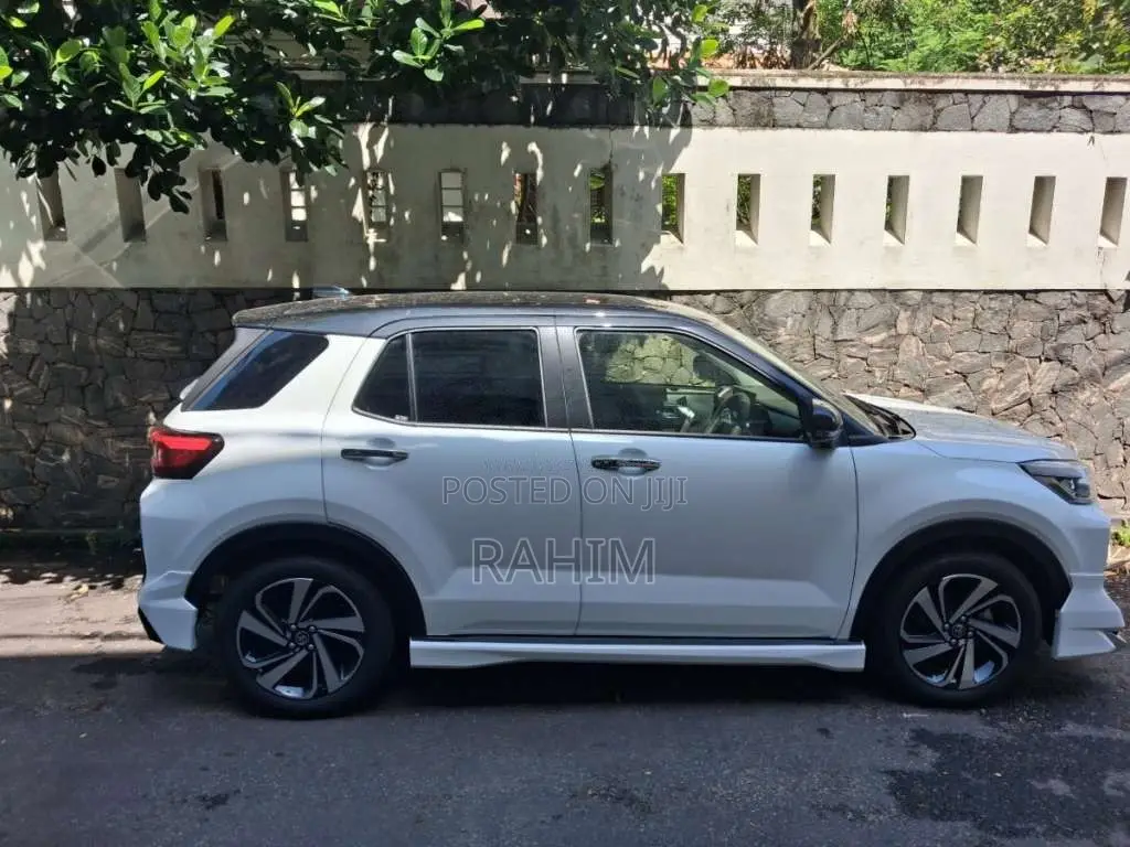 Toyota Raize 2025 SUV (Used)