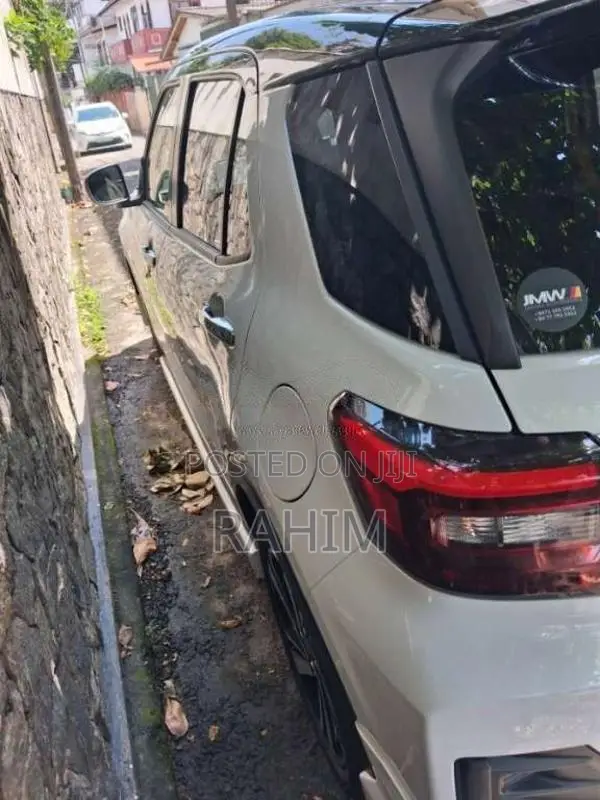 Toyota Raize 2025 SUV (Used)