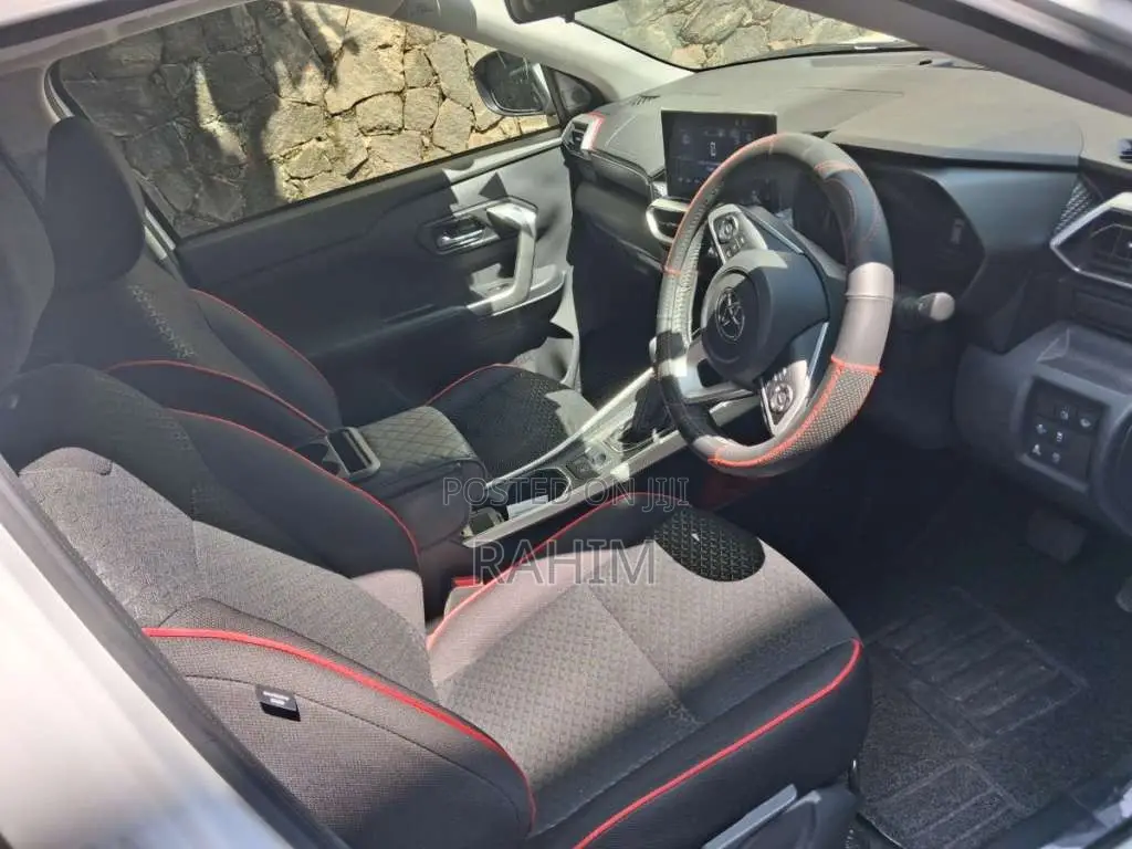 Toyota Raize 2025 SUV (Used)