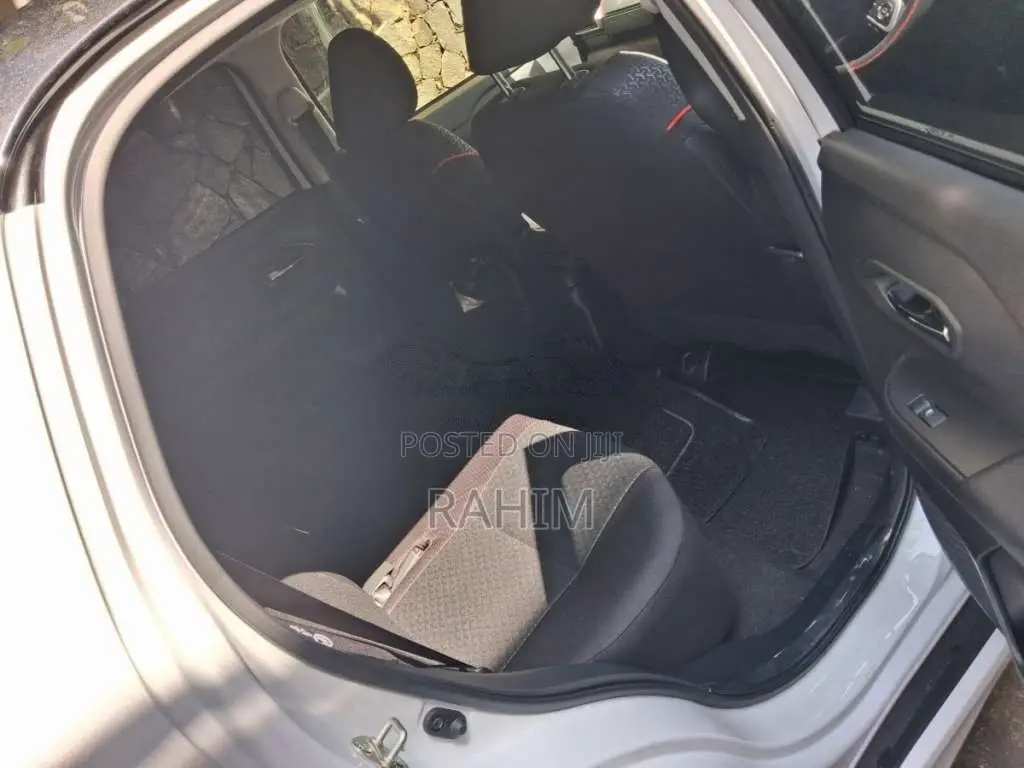 Toyota Raize 2025 SUV (Used)