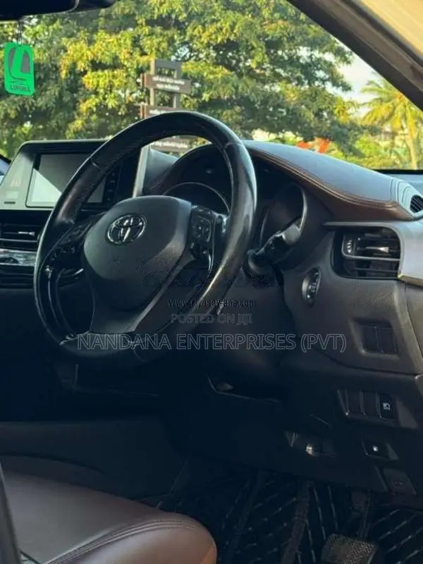 Toyota CHR 2017 SUV (Used)