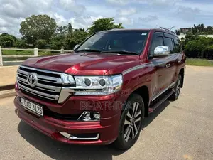 Toyota Land Cruiser Sahara V8 2013 SUV (Used)
