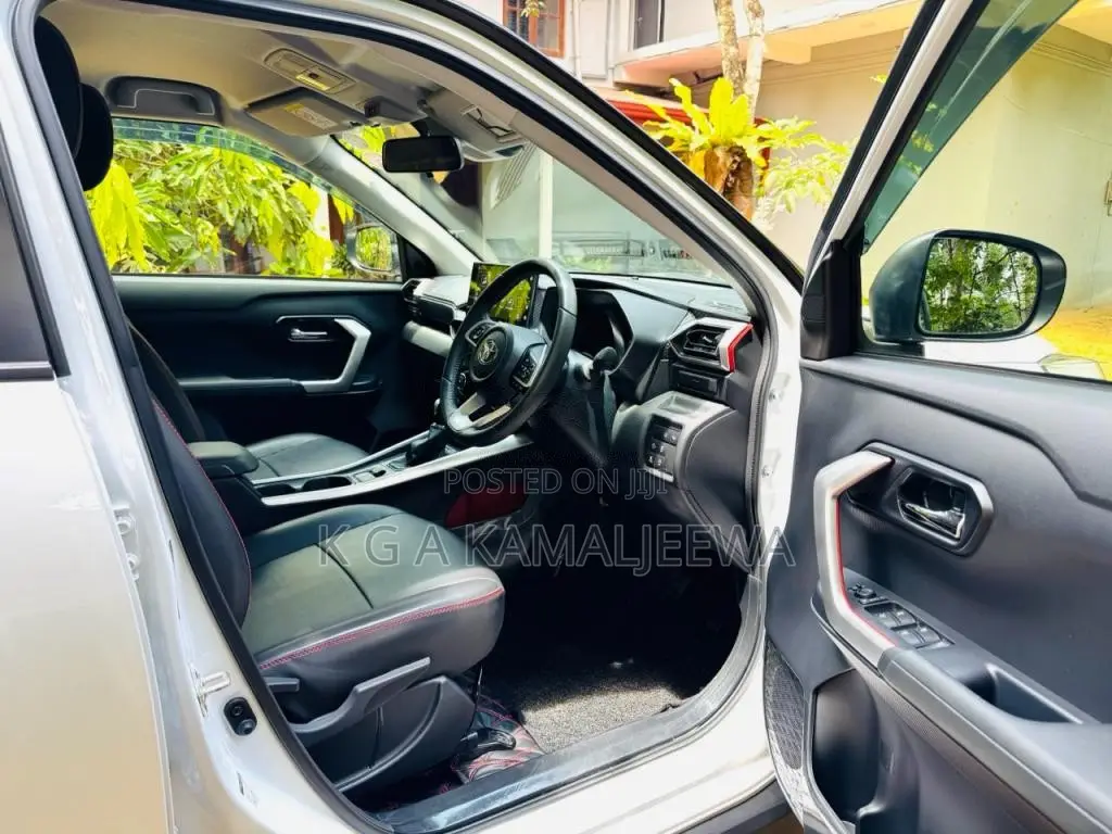 Toyota Raize 2025 SUV (Used)