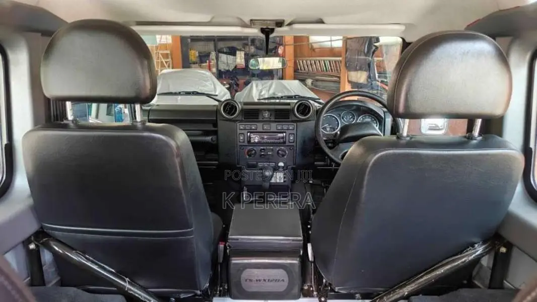 Land-Rover Defender 90 2013 SUV (Used)
