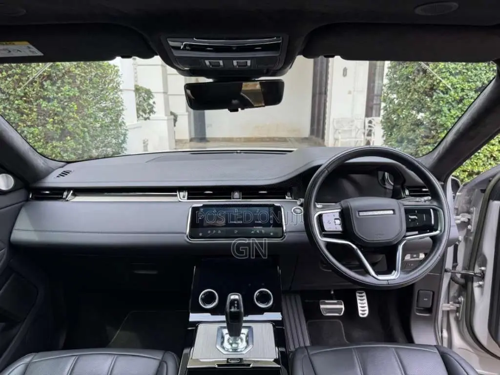 Range-Rover Evoque P300 2024 SUV Unregistered (Recondition)