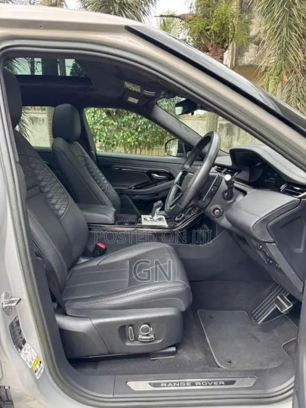 Range-Rover Evoque P300 2024 SUV Unregistered (Recondition)
