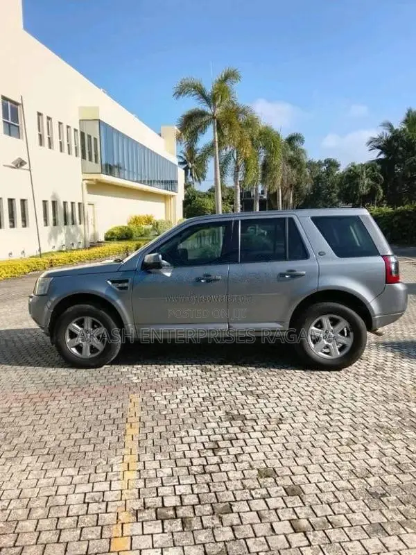Land-Rover Freelander 2011 SUV (Used)