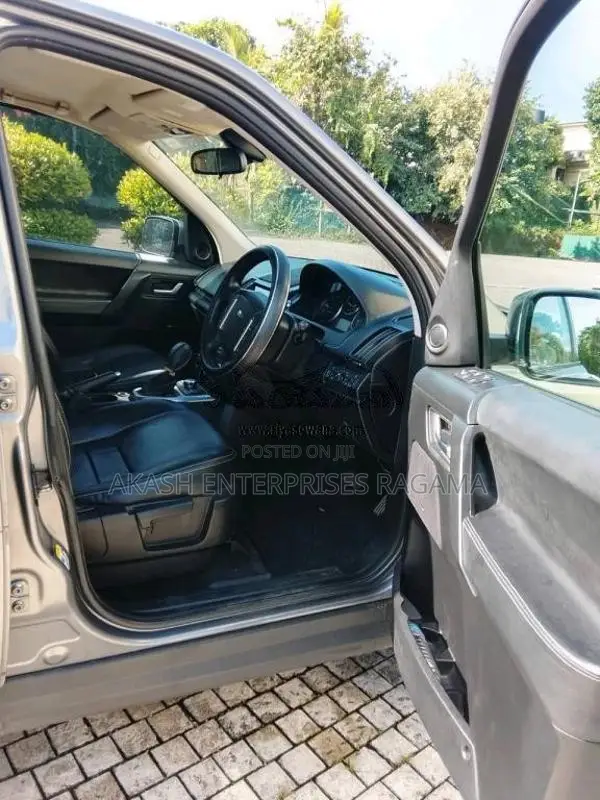 Land-Rover Freelander 2011 SUV (Used)
