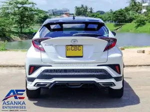 Toyota CHR 2018 SUV (Used)