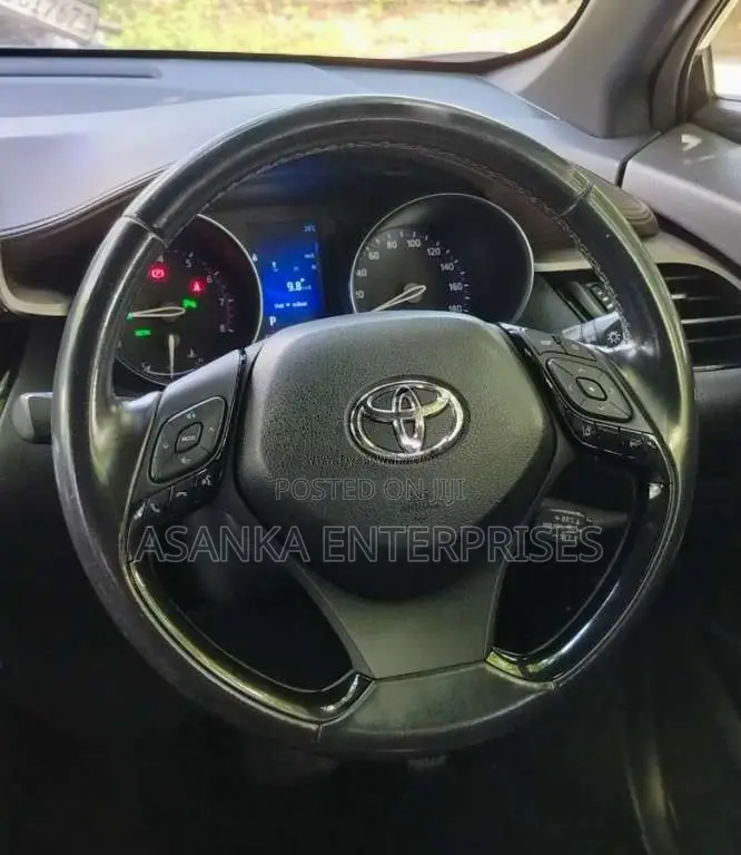 Toyota CHR 2018 SUV (Used)
