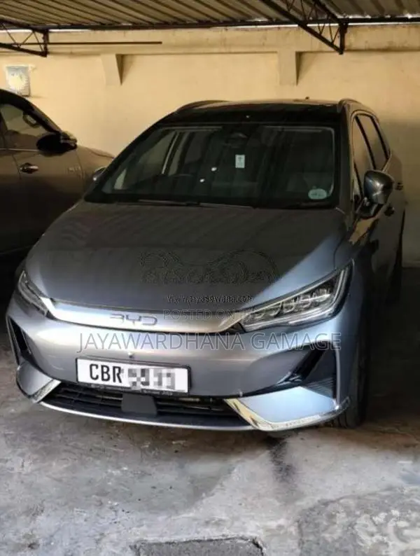 BYD M6 2025 SUV (Used)