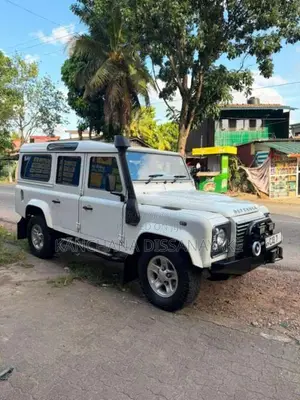 Land-Rover Defender 2014 SUV (Used)