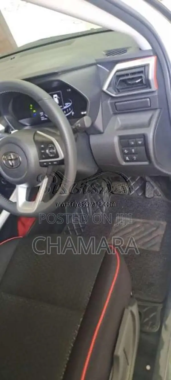 Toyota Raize 2025 SUV (Used)