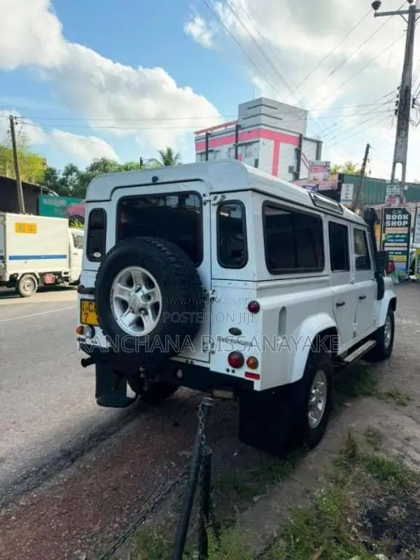 Land-Rover Defender 2014 SUV (Used)