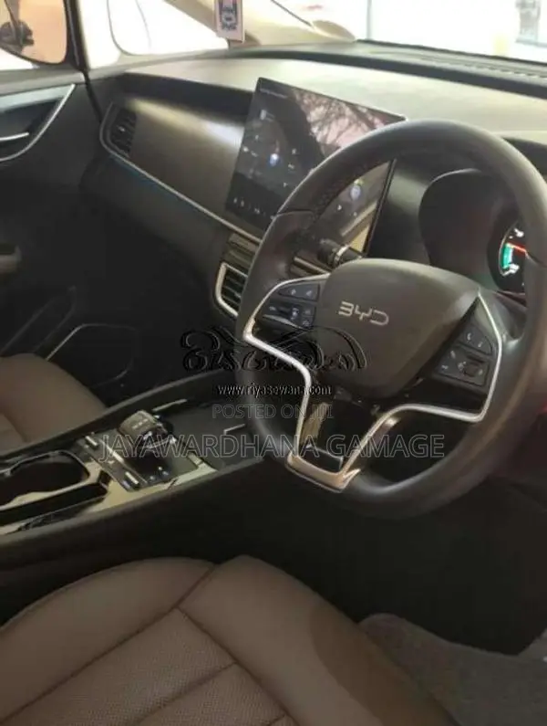 BYD M6 2025 SUV (Used)