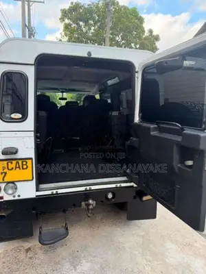 Land-Rover Defender 2014 SUV (Used)