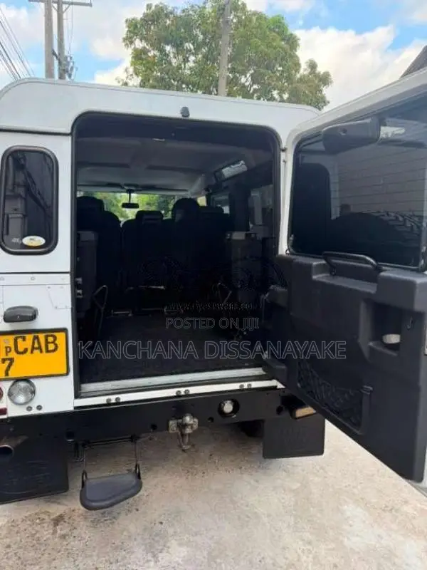 Land-Rover Defender 2014 SUV (Used)