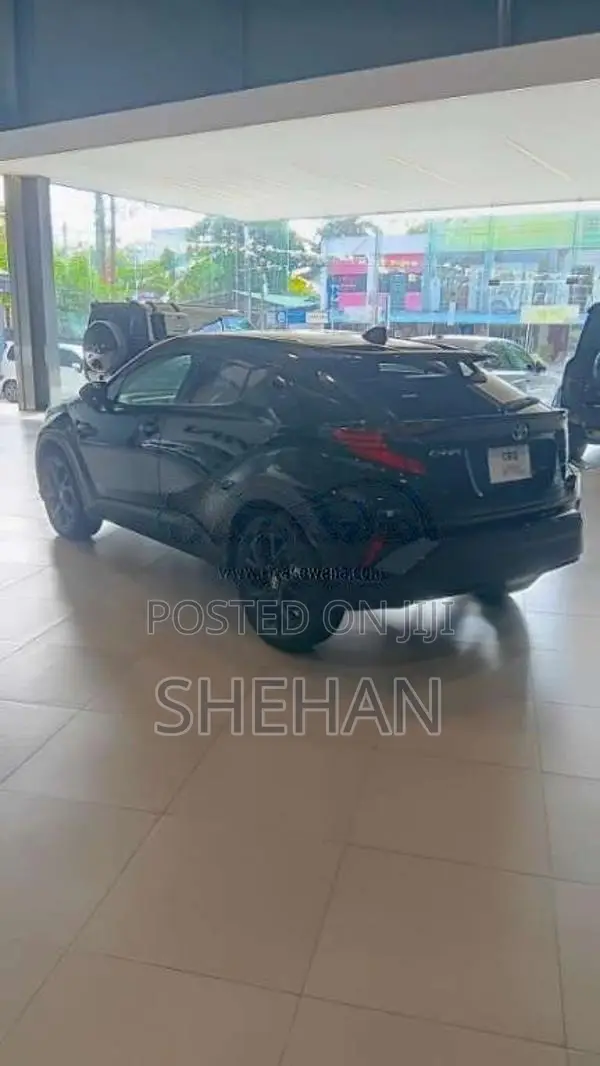 Toyota CHR 2023 SUV (Used)