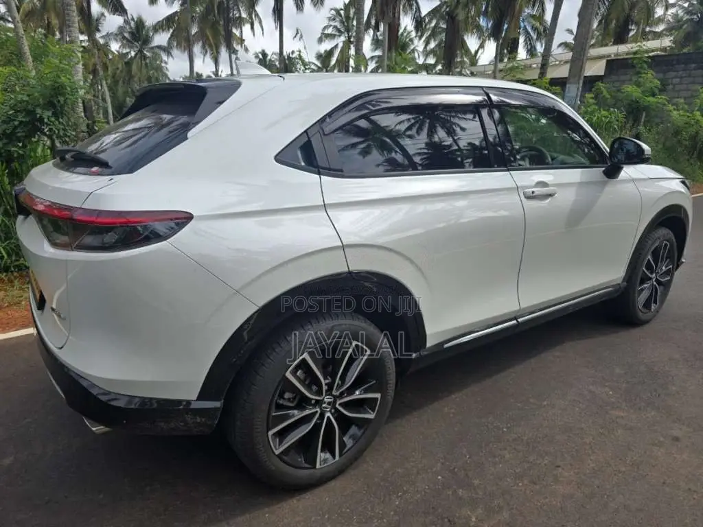Honda VEZEL Z 2024 SUV (Used)