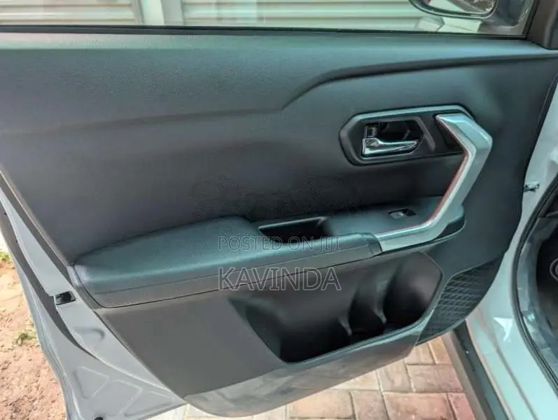 Toyota Raize 2025 SUV (Used)