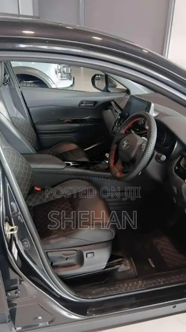 Toyota CHR 2023 SUV (Used)