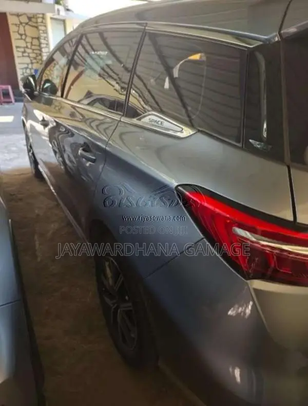 BYD M6 2025 SUV (Used)