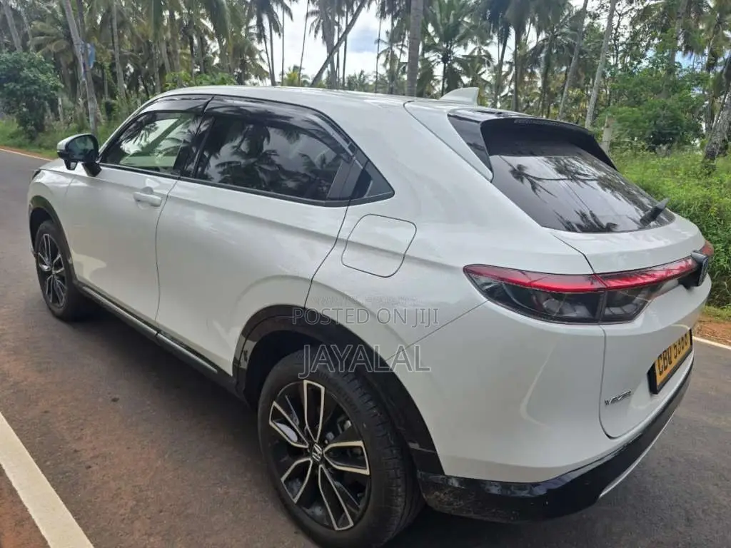 Honda VEZEL Z 2024 SUV (Used)