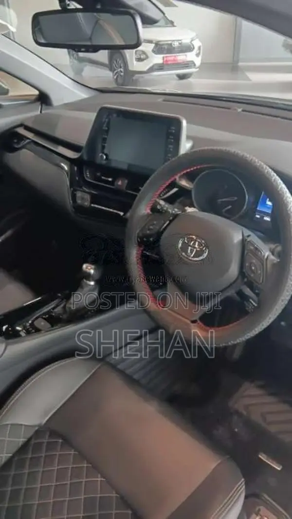 Toyota CHR 2023 SUV (Used)