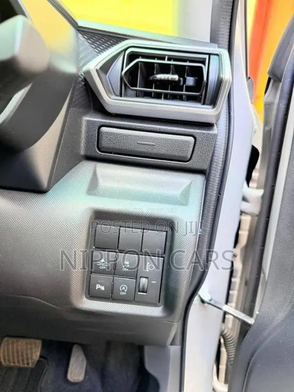 Toyota RAIZE 1200 2023 SUV (Used)