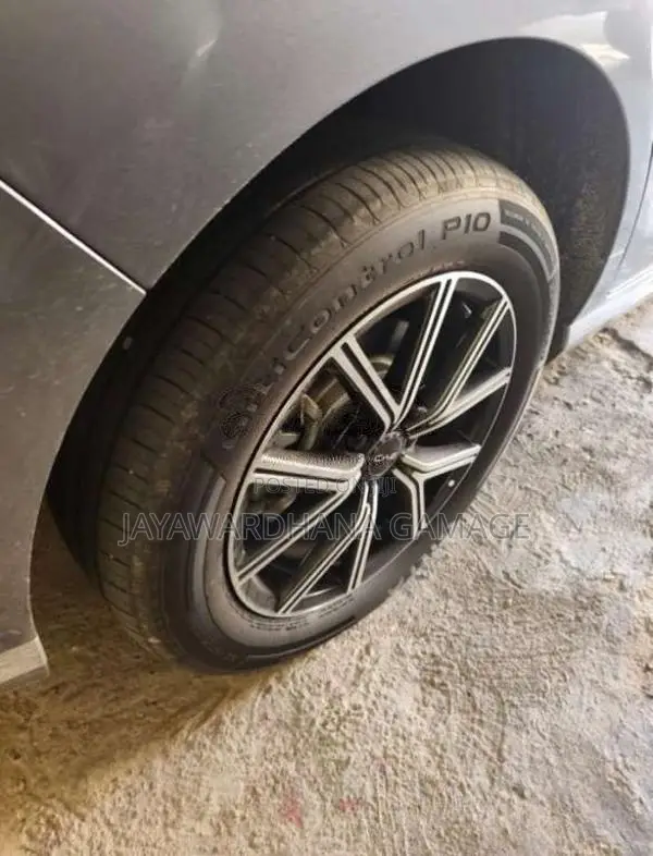 BYD M6 2025 SUV (Used)