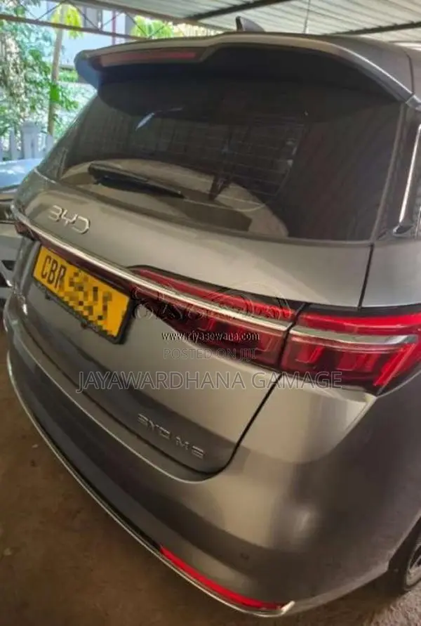 BYD M6 2025 SUV (Used)
