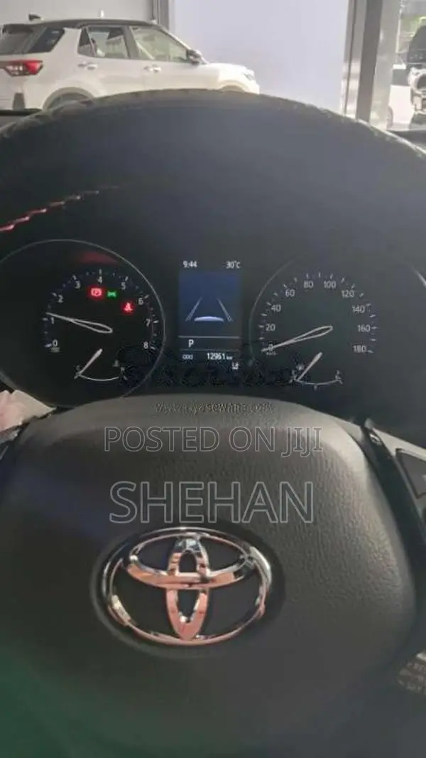 Toyota CHR 2023 SUV (Used)