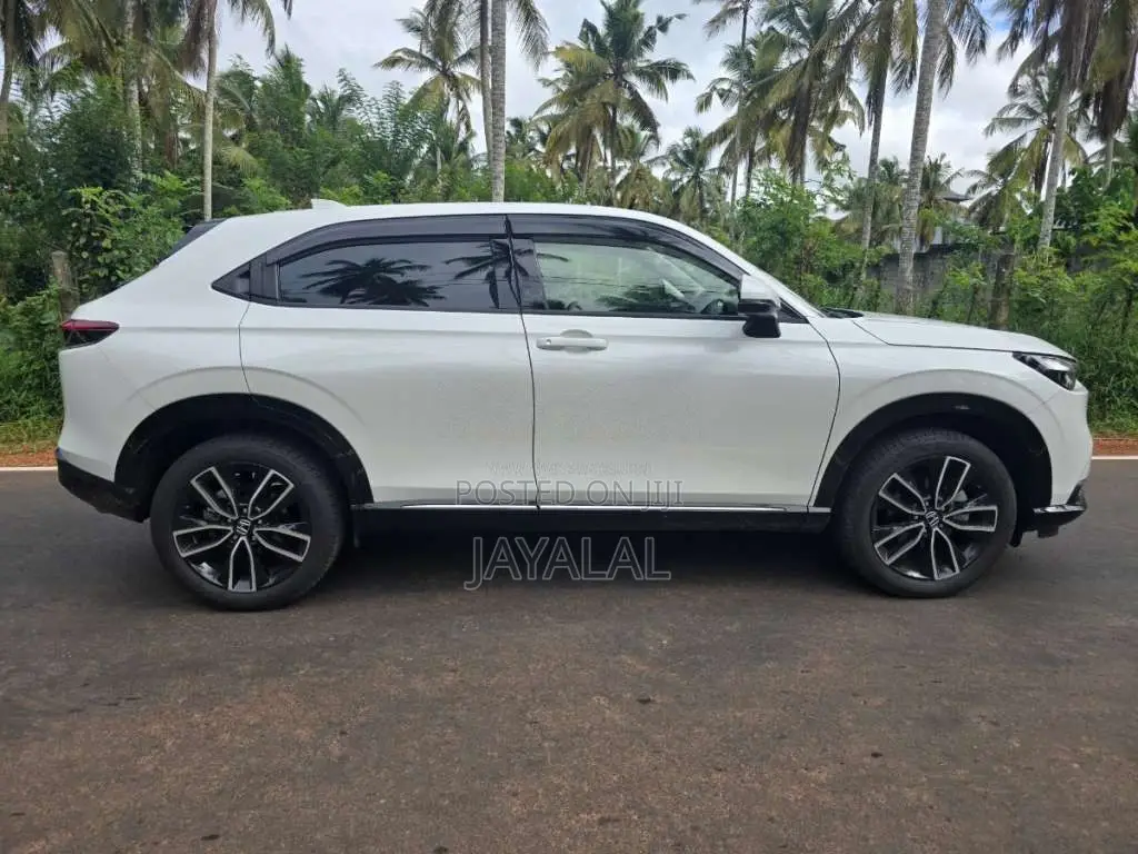 Honda VEZEL Z 2024 SUV (Used)