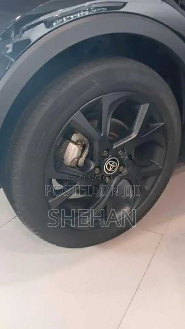 Toyota CHR 2023 SUV (Used)