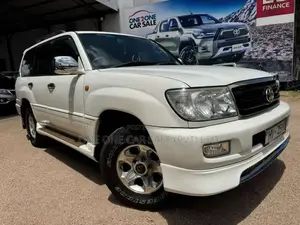 Toyota Land Cruiser Sahara 100 VX V8 2003 SUV (Used)