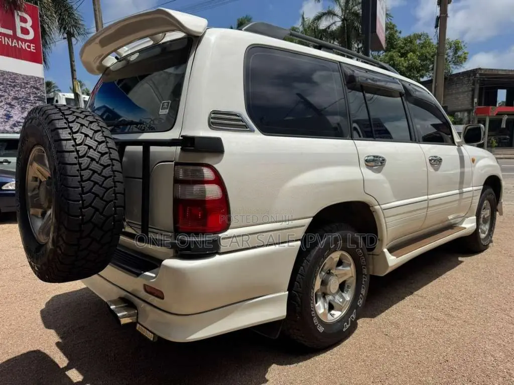 Toyota Land Cruiser Sahara 100 VX V8 2003 SUV (Used)