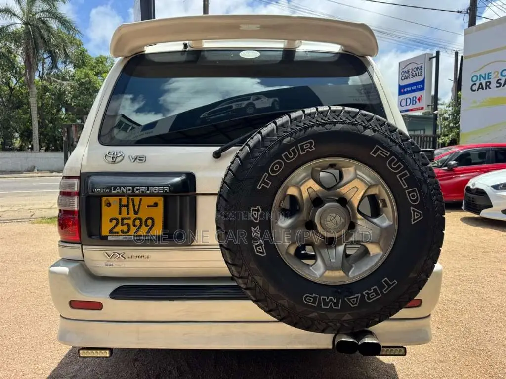 Toyota Land Cruiser Sahara 100 VX V8 2003 SUV (Used)