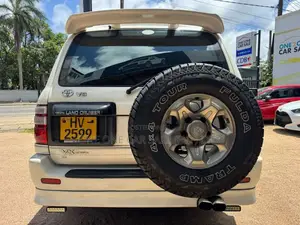 Toyota Land Cruiser Sahara 100 VX V8 2003 SUV (Used)