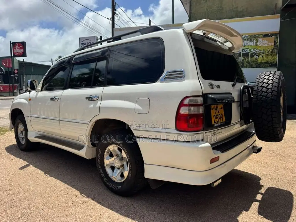 Toyota Land Cruiser Sahara 100 VX V8 2003 SUV (Used)