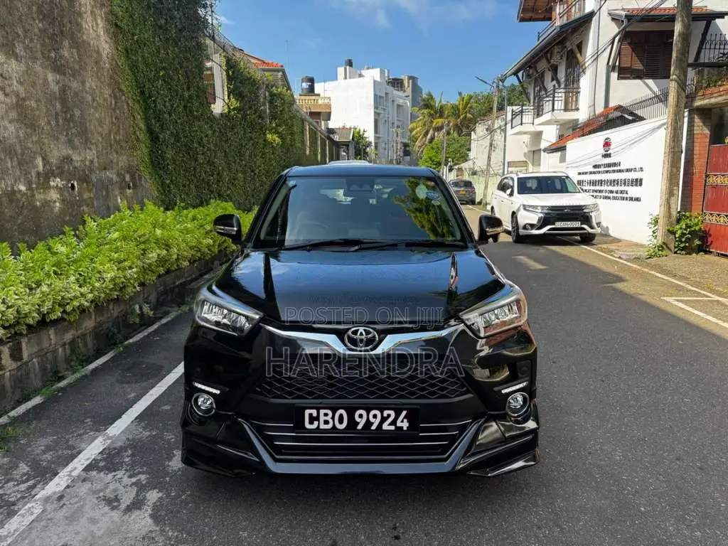 Toyota Raize 2025 SUV (Used)