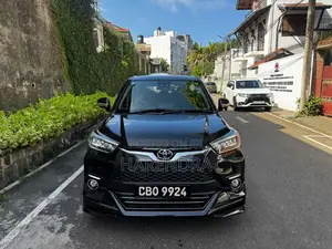 Toyota Raize 2025 SUV (Used)