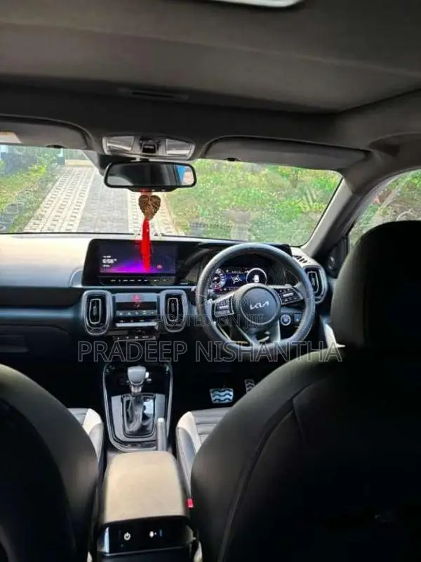 Kia Sonet 2025 SUV (Used)