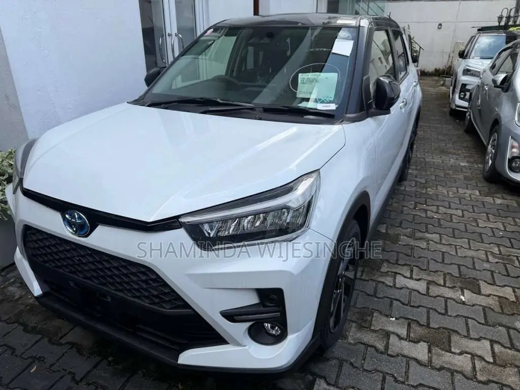 Toyota Raize Hybrid 4way 2025 SUV Brand New