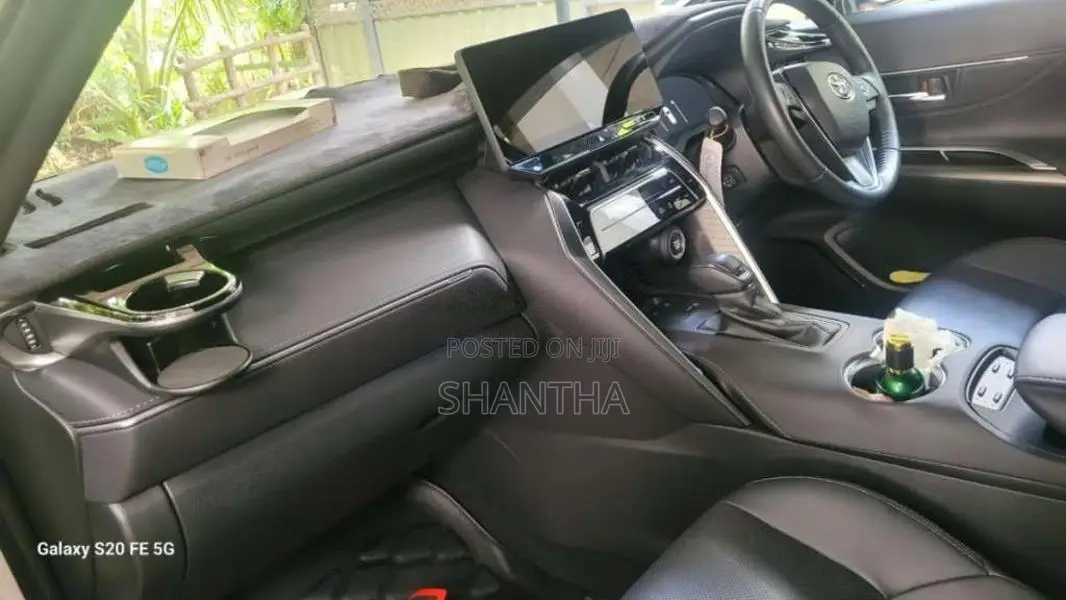 Toyota Harrier 2024 SUV (Used)