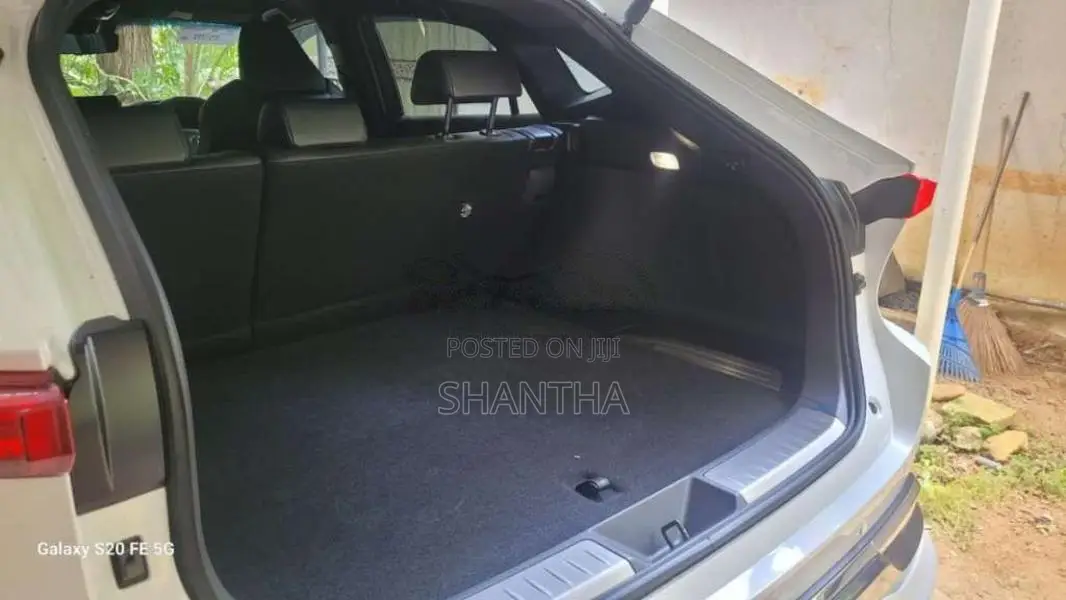 Toyota Harrier 2024 SUV (Used)