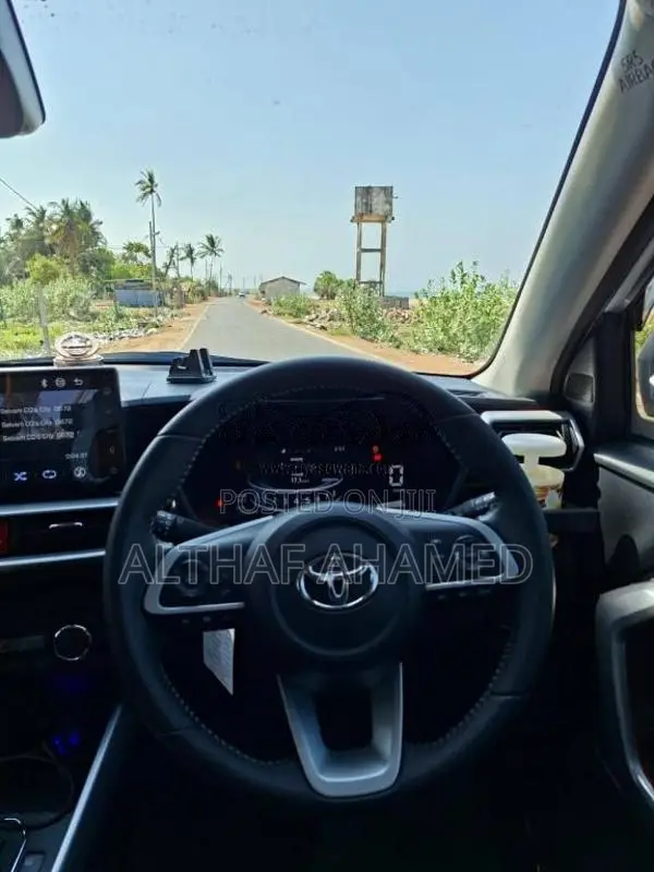 Toyota Raize 2025 SUV (Used)