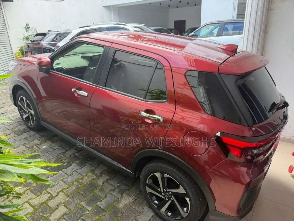 Toyota Raize Hybrid 4way 2025 SUV Brand New