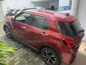 Toyota Raize Hybrid 4way 2025 SUV Brand New