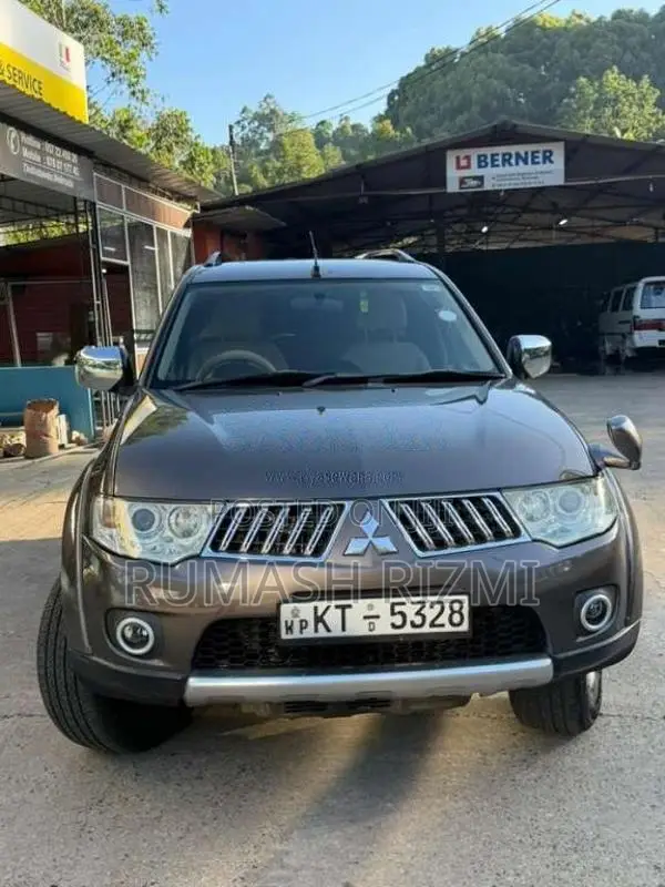 Mitsubishi Montero 2012 SUV (Used)