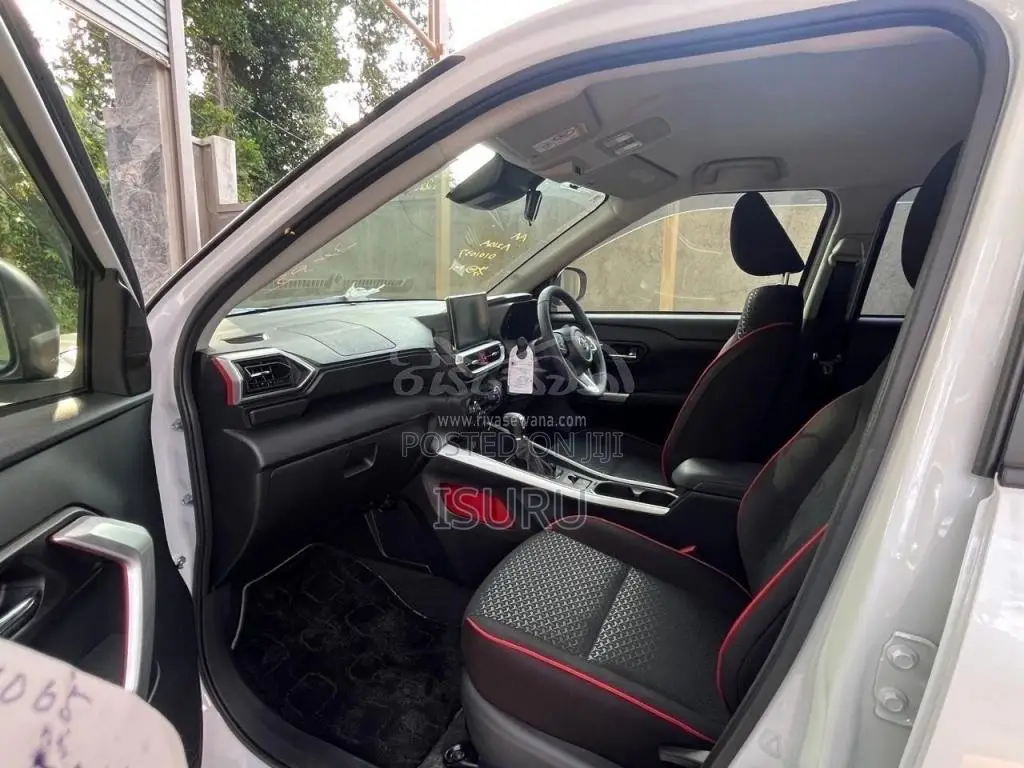 Toyota Raize Grade Z 1000cc 2025 SUV (Used)
